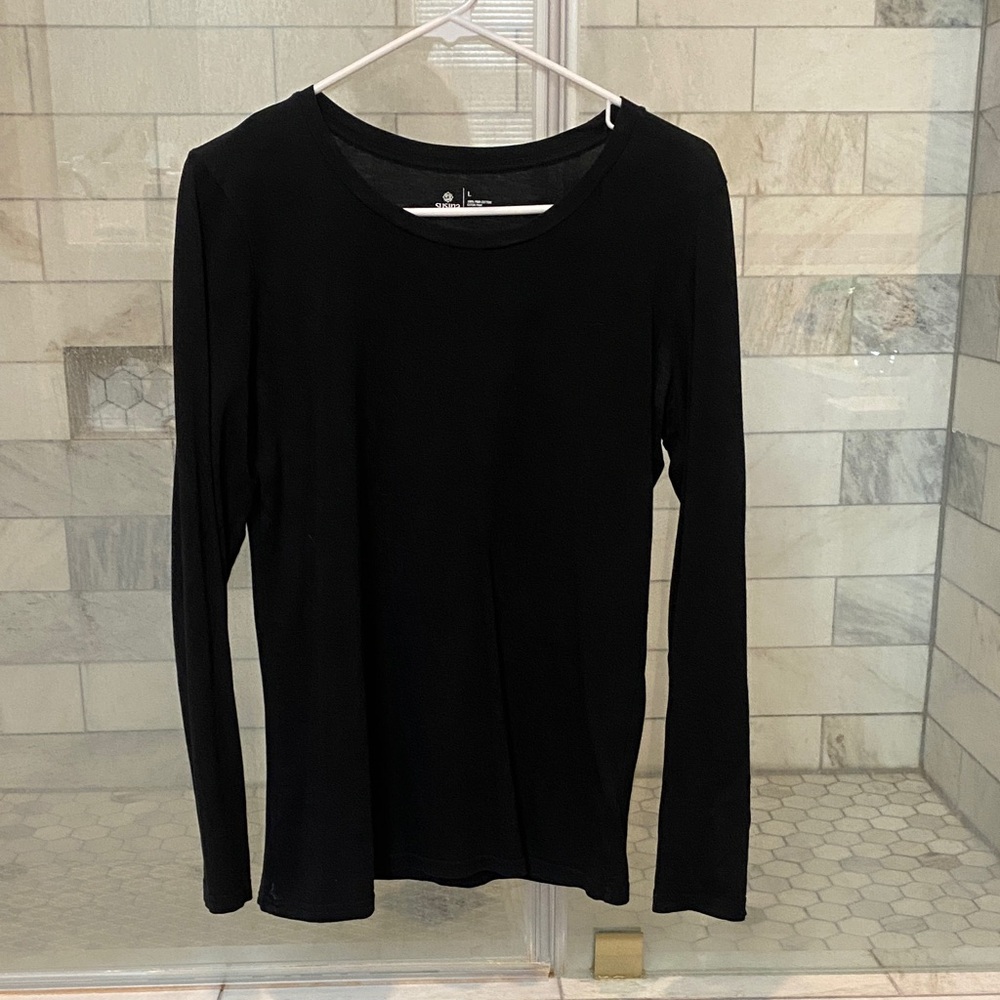 Susina Elegant Black Long Sleeve Tee